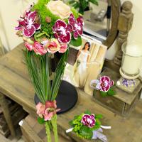 Орхидеи с гвоздикой Барбатус и розами
