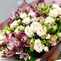 Букет с орхидеями и альстромерией Букет с орхидеями и альстромерией