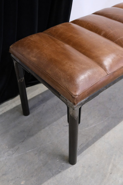 M1822 Скамья с кожаным сиденьем 120см