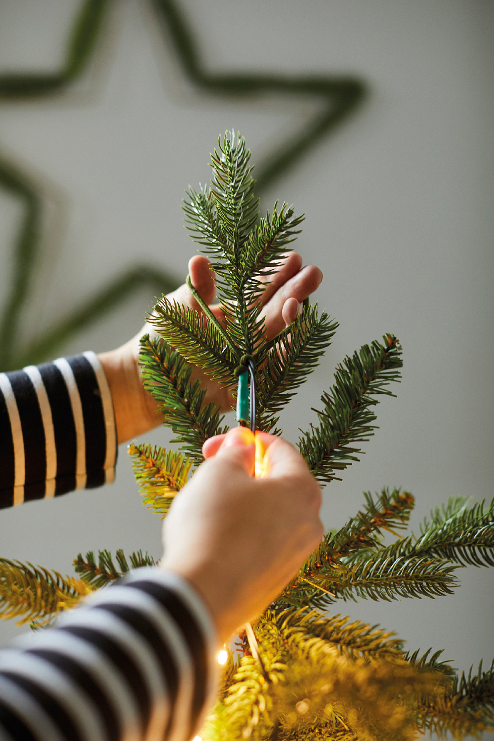 Гирлянда на ёлку Лучи 408 белых  и желтых LED огней 180см