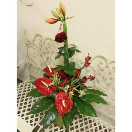 Вертикальный букет с амариллисом