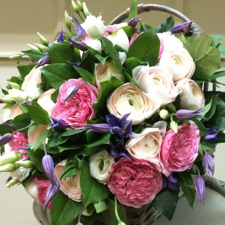 Красивый букет с ранункулюсами