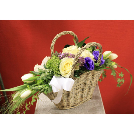 Композиция в корзине с розой